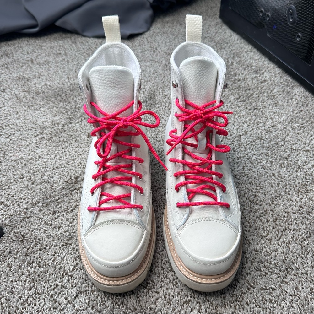 Converse Chuck Taylor Crafted Leather Boot High Tops Pink Laces Egret Womens 8